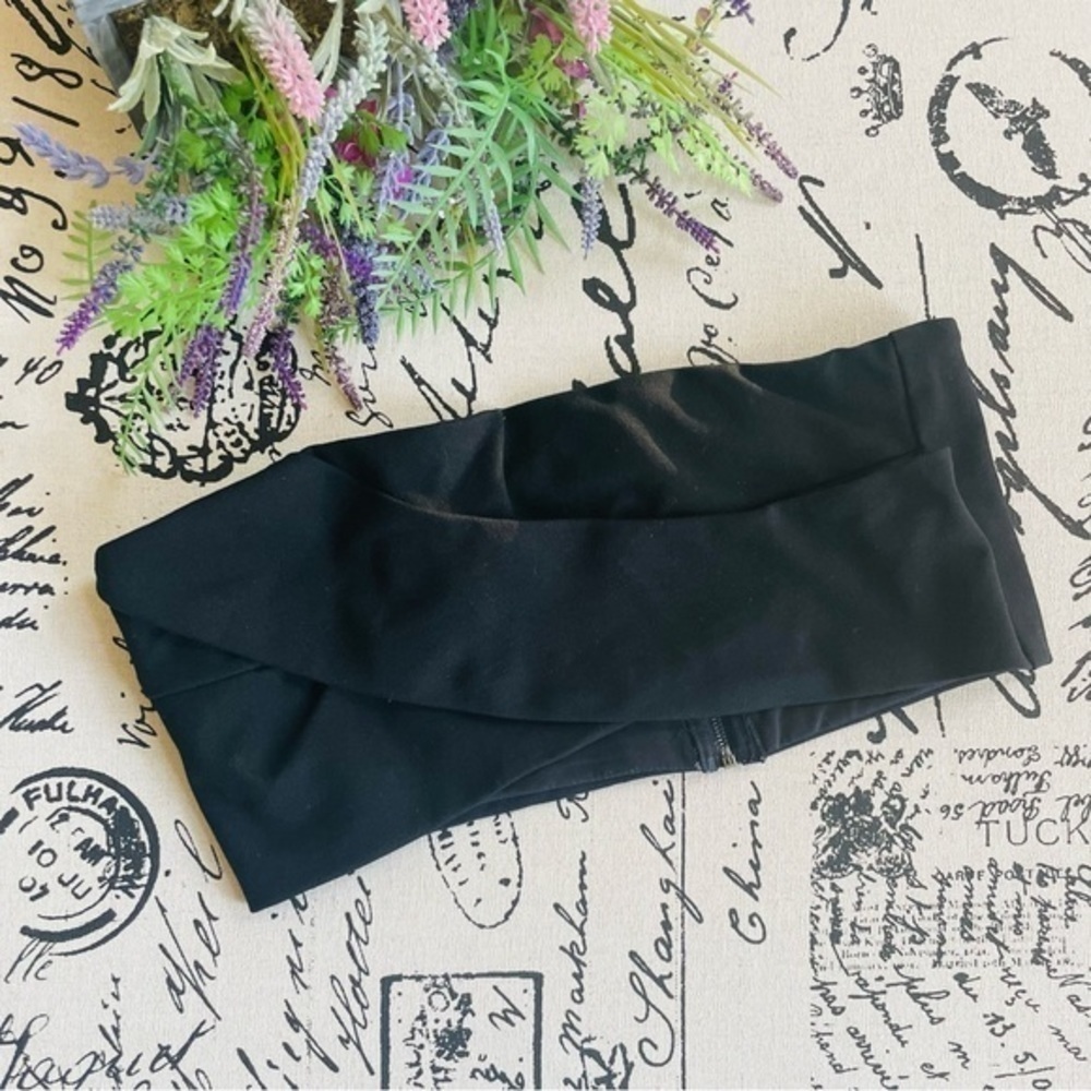 Tobi Black Crossover Sweetheart Bandeau Tube Top - Picture 2 of 7